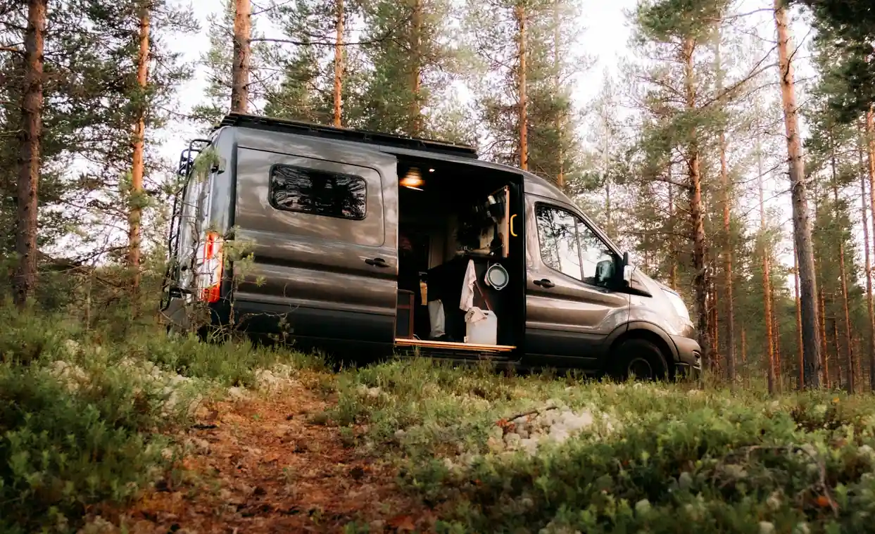 camper en bosque